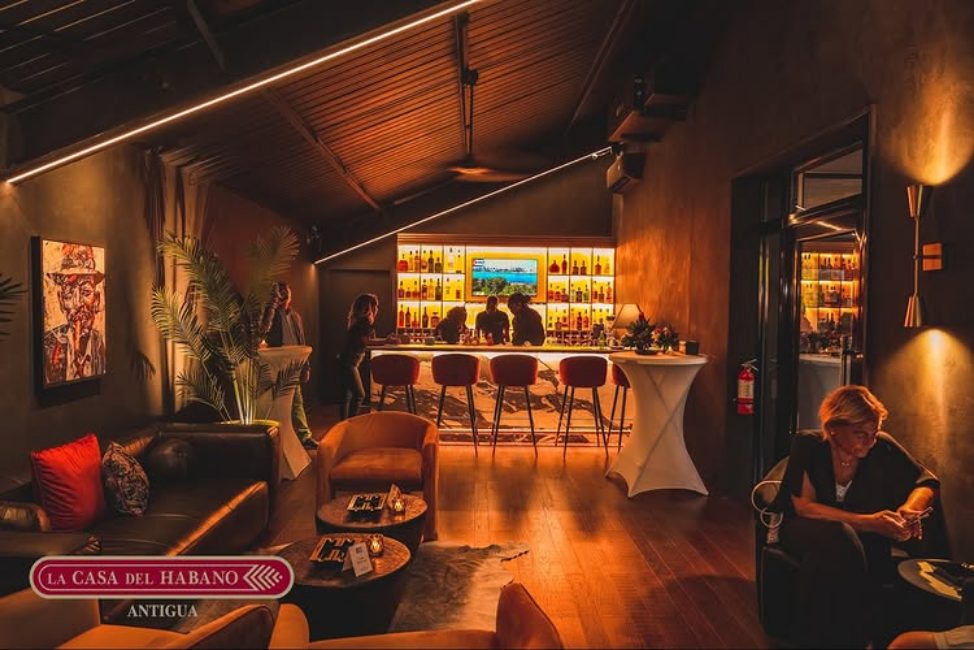 La Casa del Habano Antigua interior
